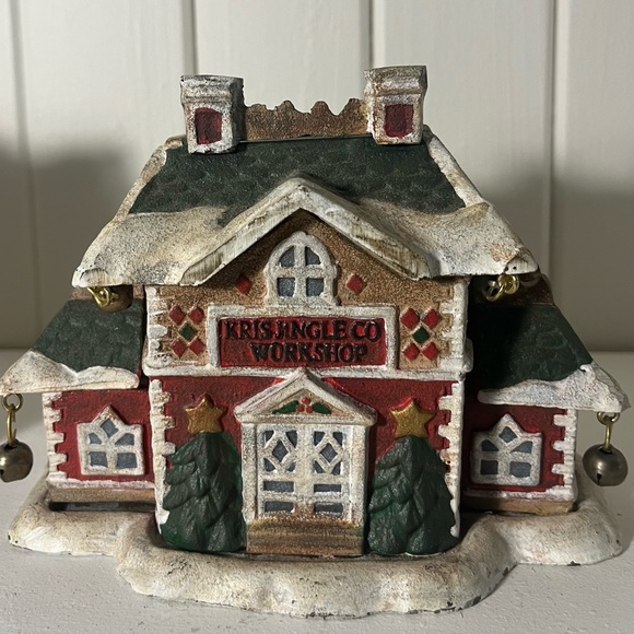 Cast iron Christmas 🎄 village banks - Picture 3 of 13